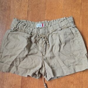 Old Navy 100% linen Women's khaki Shorts size M